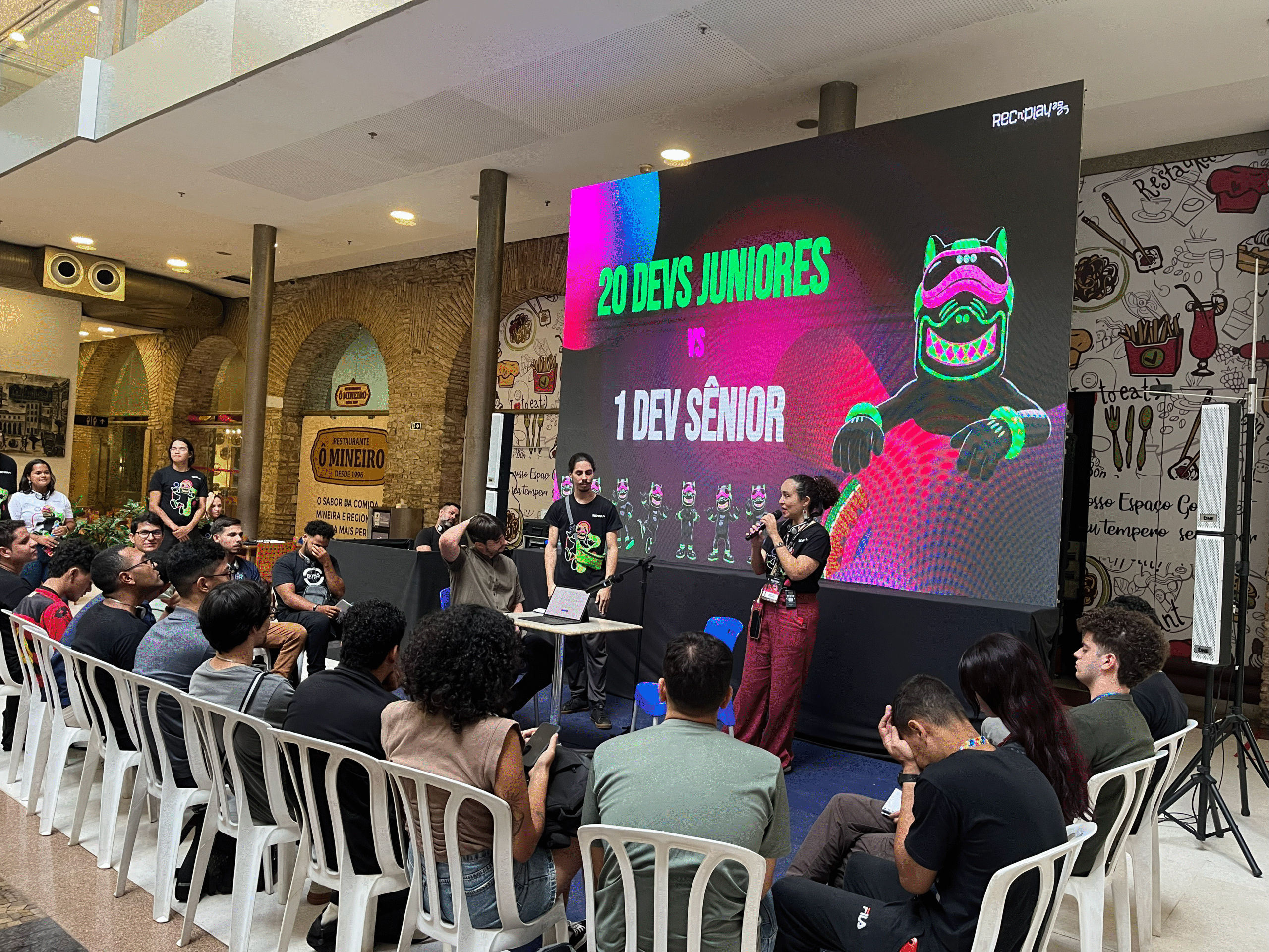 Um dev sênior vs 20 devs juniores: Arena Educação promove debate ...